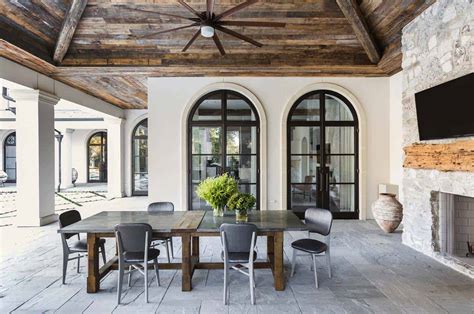 Mediterranean Style Texan Home With Light Flooded Interiors
