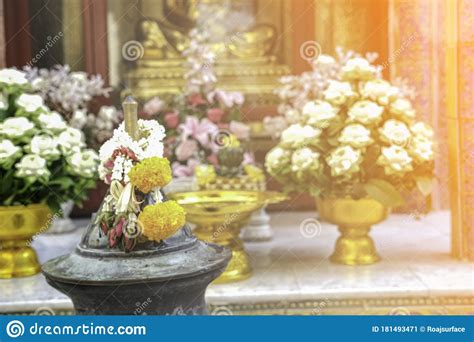 fresh-white-jasmin-flower-elaborate-thailand-tradition