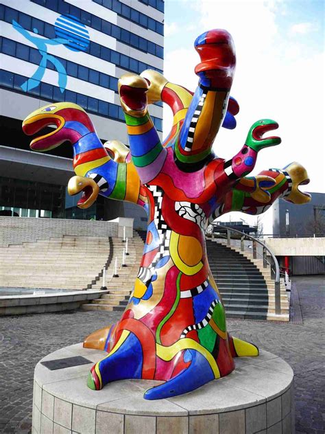 Sculpture Nana Niki De Saint Phalle By Affiche Gif
