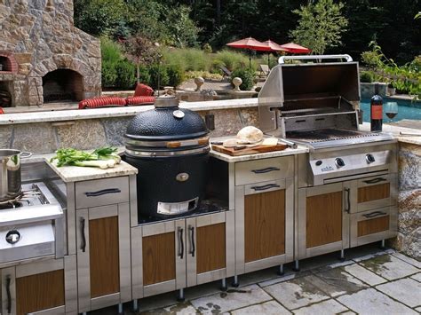 The first thing to consider is the size of the area you want to a pizza oven, fryer, smoker, griddle and gas cooktop in addition to your grills will draw you and your guests to the outdoors more often than and make your. Perfect Outdoor Grill Islands : Home Ideas Collection ...