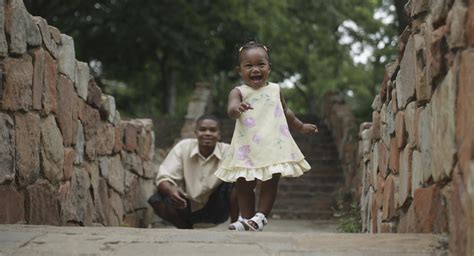 Your 15 Month Olds Physical Development Moving Forward Babycenter