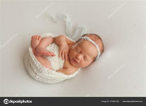 Sleeping Newborn Baby Girl Stock Photo By ©alexsmith 274961328