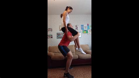 Приседания с женой Приседания на количество Headscissor Challenge