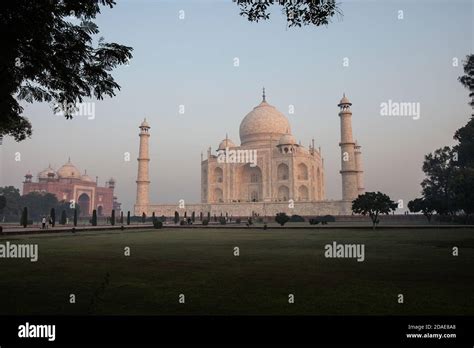 Taj Mahal Stock Photo Alamy