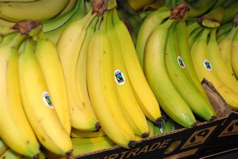 UK retailers urged to join action that ensures banana workers earn