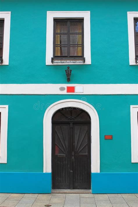 Dieses haus in frankfurt ist unvergesslich. Blaues gemaltes Haus stockbild. Bild von haus, gemaltes ...