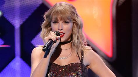 Taylor Swift Fans Hit Out At Netflix For Sexist ‘ginny And Georgia Joke Laptrinhx News