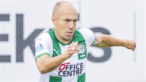 Arjen robben (born 23 january 1984) is a dutch football player. Robben beleeft 'leuk halfuur' bij rentree: 'Lekker weer op ...
