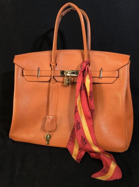 Are the side the birkin faubourg carries the spirit of hermès with it, using precious, grained and smooth leathers and including metal parts, from the swivel clasp to the. HERMÈS Authentic Birkin Bag