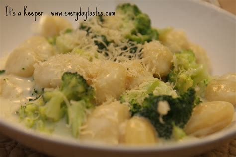To make the garlic parmesan cream sauce, melt butter in the skillet skillet over medium heat. Gnocchi and Broccoli in Parmesan Cream Sauce | It Is a Keeper