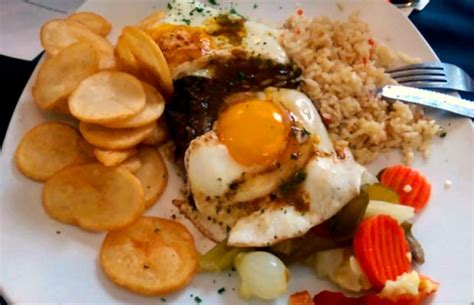 Add sliced mushrooms to the pan and stir fry for 2 minutes. Portuguese Steak & Egg Recipe