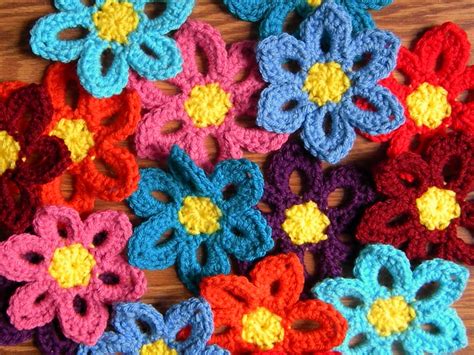 Check spelling or type a new query. A Hermit's Wish: Crochet Spring Flower Garland Pattern