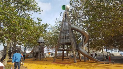 El Parque Infantil Del Fórum En Barcelona ¡de La Tierra A La Luna