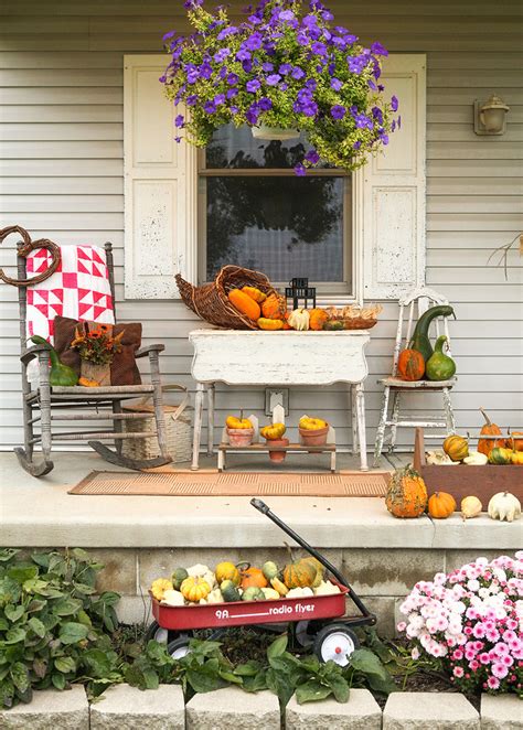 You can browse our great. 70 Cute And Cozy Fall And Halloween Porch Décor Ideas ...
