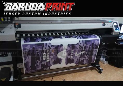 Kemudian jika digabungkan dengan celana pendek hitam akan kelihatan lebih elegan. Bikin Baju Sepak Bola | Garuda Print