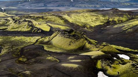 Lakagígar Craters Explore The Gigantic Craters In The Highlands Of
