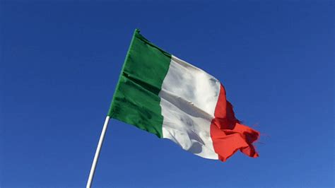 Le immagini gif animate non saranno ridimensionate. Italian Flag GIF by Viaggio nel Mondo - Find & Share on GIPHY