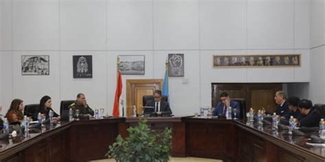 تستعد مصر لحدث استثنائي كبير، حيث من المقرر اليوم السبت نقل المومياوات الملكية، في موكب عالمى، من المتحف المصري بميدان التحرير إلى متحف الحضارة في الفسطاط، تحت إجراءات أمنية مشددة. العنانى يضع اللمسات النهائية لاحتفال نقل المومياوات ...