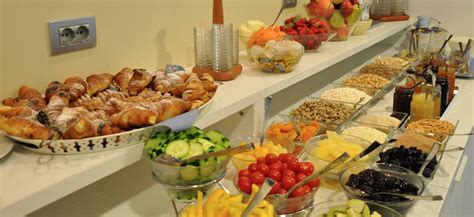 San siro city centre is 1 km from the venue, while castello di vezio is 6 km away. Hotel nabij de kiezelstranden van het Comomeer