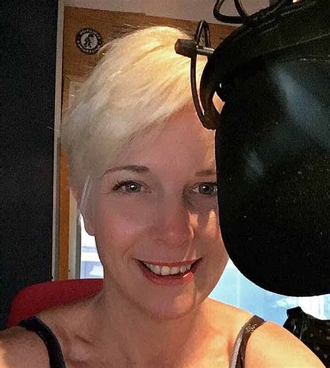 Bbc Presenter 41 Who Had Depression Hanged Herself After Walking Out