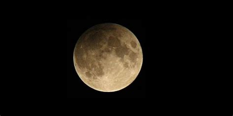 Gerhana bulan terjadi ketika matahari, bumi dan bulan pada satu garis lurus. Warga Sumbar Dapat Lihat Gerhana Bulan Malam Ini - Berita ...