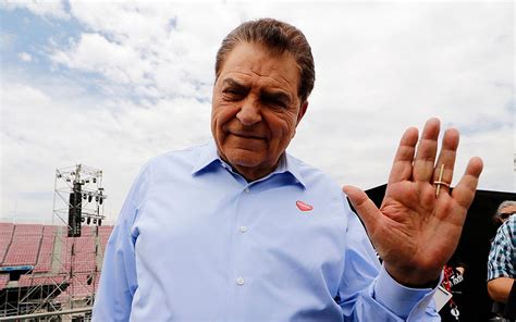 Of that interview was a boom of memes based on the reaction of don francisco by the news of the resignation of the ministers. Don Francisco recordó su primera clase de trap con Bad Bunny