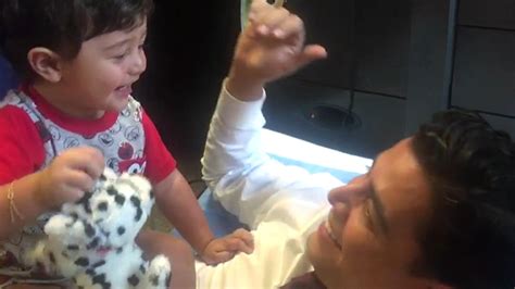 Detrás De Cámaras A Baby Joshua Le Encanta Acompañar A Su Papá Orlando