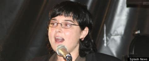 Spanish itself isn't entirely relevant to my experience here in italy, but let me explain the title. Sinead O'Connor Seeks Sex Over Internet; Singer Looks For ...