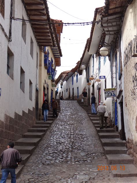Calle Típica De La Ciudad Del Cusco Perú Peru Travel Peru Cusco
