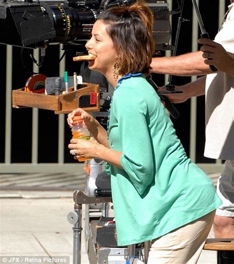 Is Desperate Housewife Eva Longoria Eating For Two Daily Mail Online