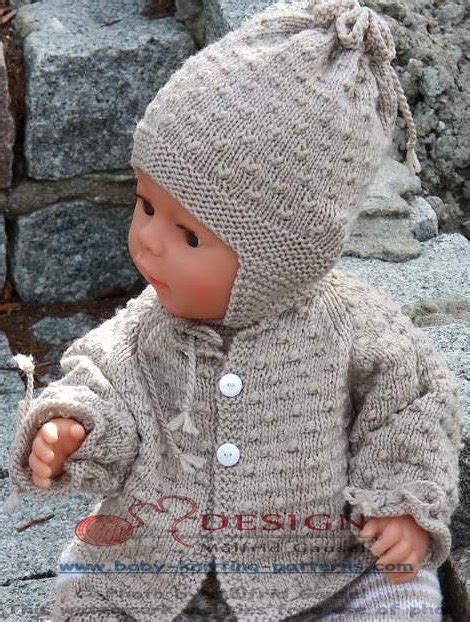 These knit rompers shared by marta porcel from creativaatelier.com are ideal for breezy summer days. Free baby knitting patterns | free knitting pattern baby
