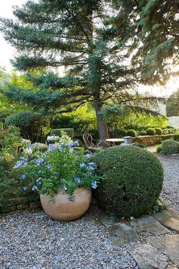 Friend of gertrude stein, alice b toklas and picasso, she was a designer for the hermès in the 1950s and 1960s, working alongside a young designer. Nicole de Vesian | Beautiful gardens, Outdoor gardens ...