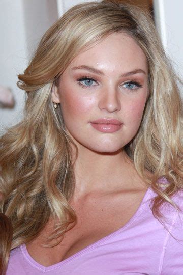Candice Swanepoels Hairstyle With Loose Waves Candice Swanepoels