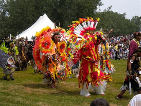 30 Fascinating Photos Of Canadian Aboriginal Festival Places Boomsbeat