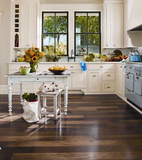 Vinyl flooring is water resistant making it a great option if you live by the beach or have a young these render the range 100% waterproof and offer unrivalled stability for australia's variable kitchen flooring needs to be hard wearing, while bathroom and laundry flooring needs to be able to. Kitchen Flooring Designs and Floor Coverings | Kitchen ...