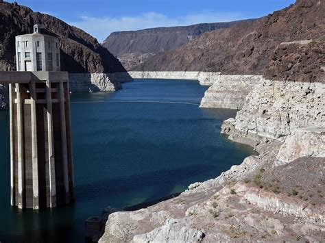 Lake Mead Drops To Lowest Level In History Lake Mead Lake Hoover Dam