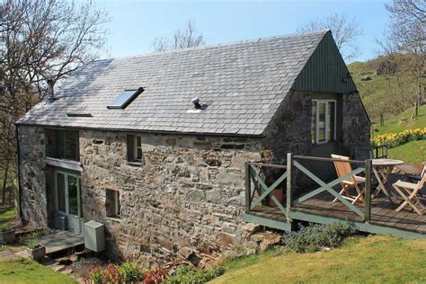 An Idyllic Hideaway With Stunning Mountain Views Just 6 Miles From
