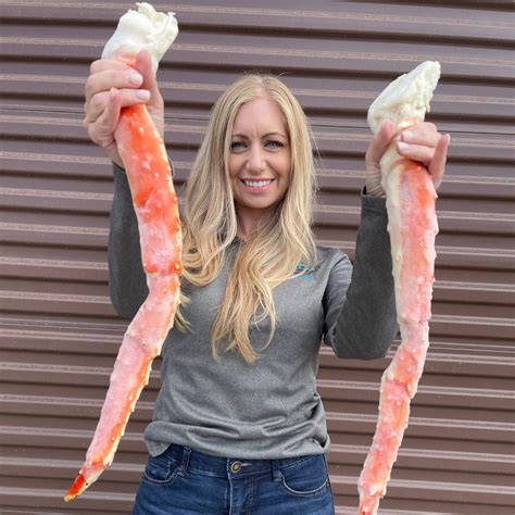 Giant Alaskan King Crab Legs By The Pound Tanners Alaskan Seafood
