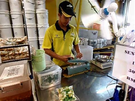 Kami pengedar & penjual pelbagai jenis jeruk madu pak ali. terajubintang7: Membeli jeruk di kedai Jeruk Madu Pak Ali ...