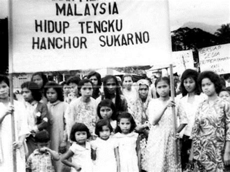 2000, penerbit universiti kebangsaan malaysia. Percikan Awal Sebuah Konfrontasi - Historia