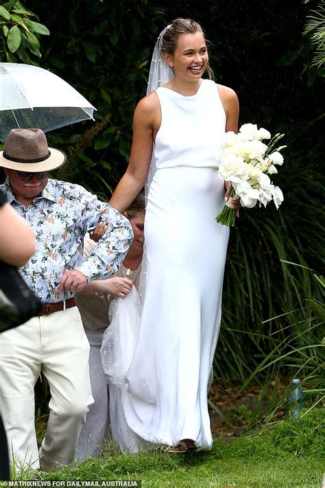 Tom Burgess And Tahlia Giumelli Let Loose During Wedding Dance To Kanye Wests Hit Gold Digger