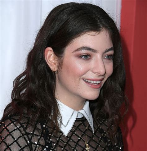 Lorde has taken on this archetype in her new music, particularly the music video to her latest single mood ring, which dropped on wednesday ahead of the release of new album solar power.it. Lo que sabemos sobre lo nuevo de Lorde | Música | LOS40