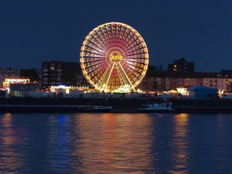 Gerade unternehmer, die eine temporäre wohnung für ihre angestellten benötigen, wissen die vorteile eines zeitlich begrenzten wohnungsmietvertrags zu schätzen. Kirmes Köln Deutz Foto & Bild | deutschland, europe ...