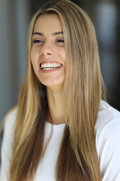 Head Shot Of A Beautiful Blond Woman With Brown Eyes Stock Image Image Of Eyes Expression