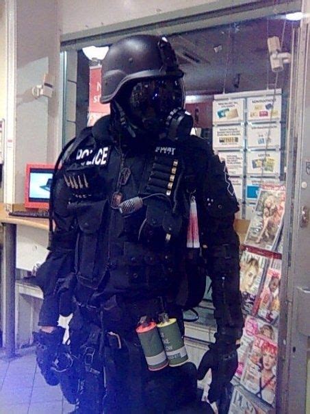 Police Swat Tactical Gear Need For The Zombie Apocalypse Weapons