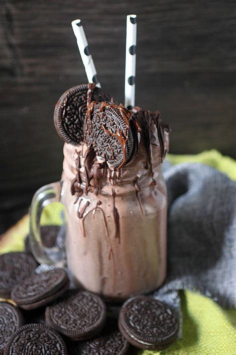 Have a big glass of milk handy for peanut butter mouth. Boozy Oreo and Chocolate Cream Milkshake - Chew Your Booze