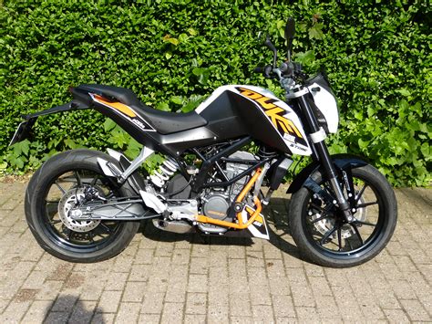 Aus »2räder« & »motorrad«.125er dürfen bereits ab dem 16. Motorrad 125 ccm führerschein | 125 ccm beim Motorrad ...