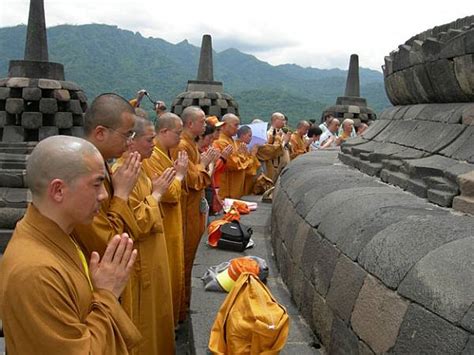 Cara Beribadah Agama Buddha Ahli Soal