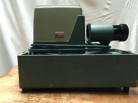Vintage Argus 300 Slide Projector With Carrying Case