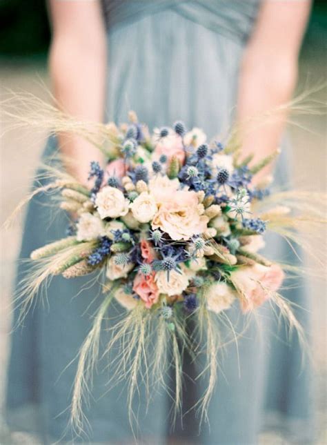 Fall bridal bouquets and centerpieces are often adorned with autumnal foliage and decorations such as branches, oak check out these pretty fall wedding bouquets and get inspired. Five Favorite Fall Bridal Bouquets | OneWed